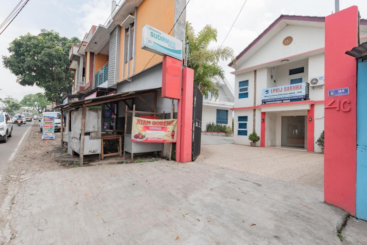 Reddoorz Syariah At Sudirman Street Garut Hotel Екстериор снимка